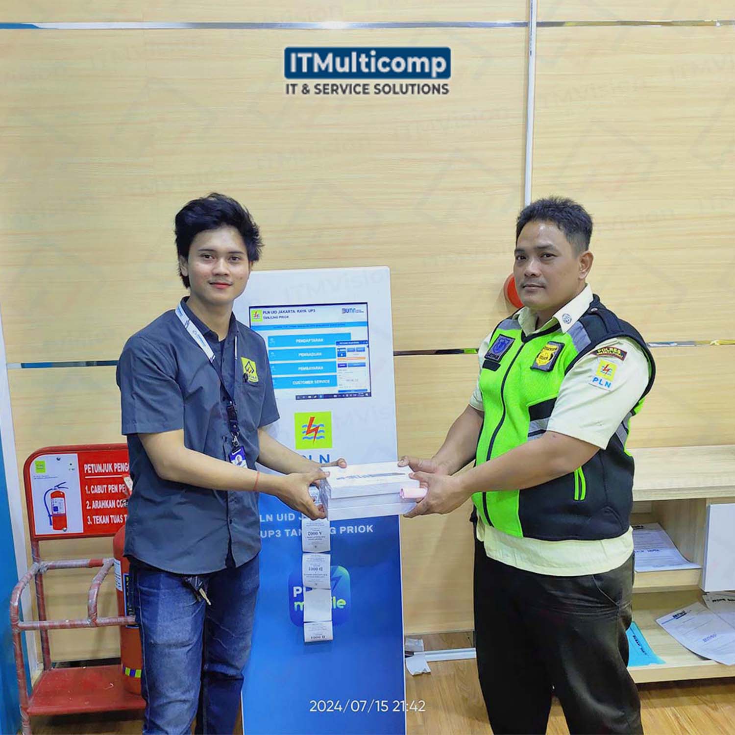 Pemasangan Mesin Antrian Type 2 di PLN Tanjung Priok