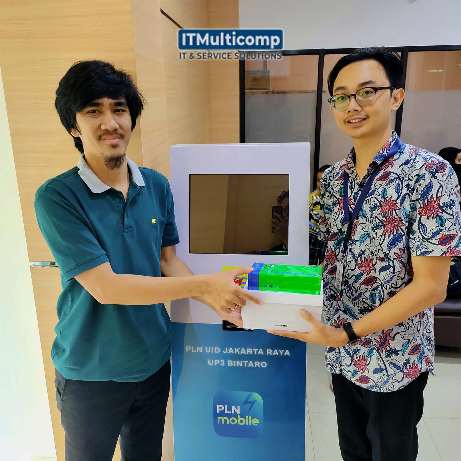 Pemasangan Mesin Antrian Type 2 di PLN Bintaro